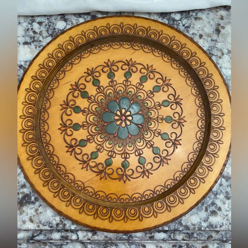 VTG WOODEN FOLK ART DECORATIVE PLATTER TO HANG ON WALL